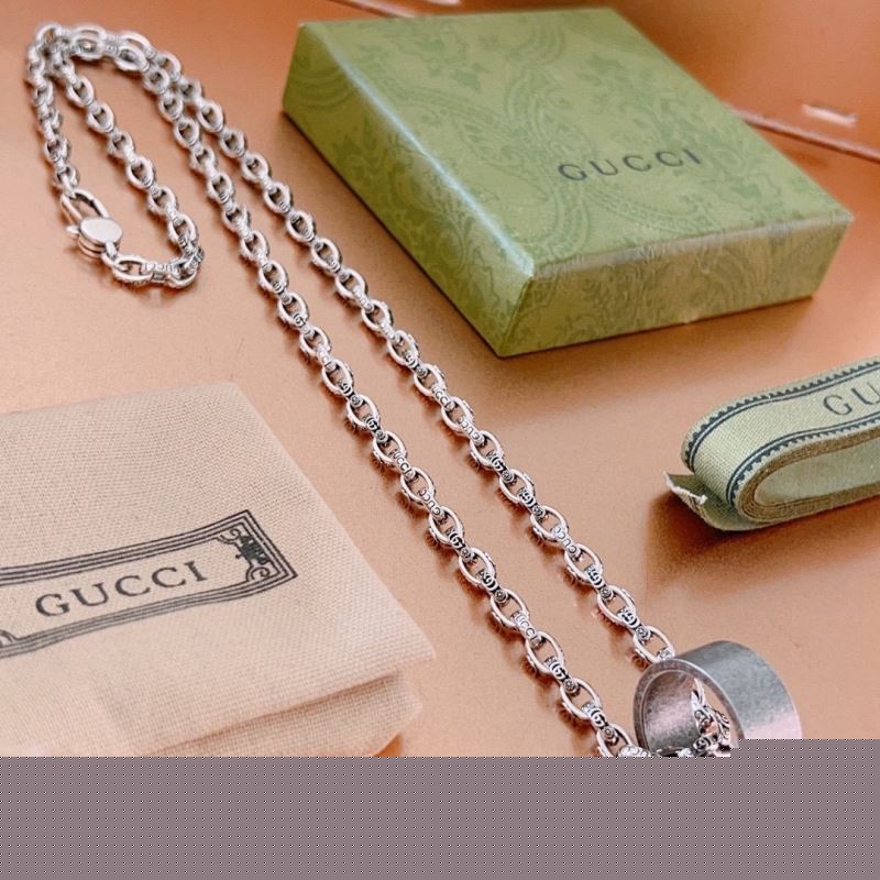 G*u*i necklaces